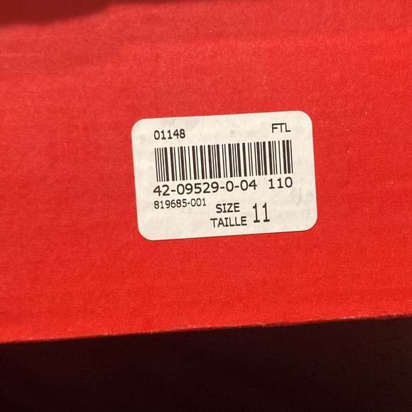 Nike Zoom Men's Black and White Sneakers - Picture 13 of 13